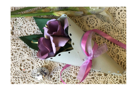 Iris Bouquet: A 3D SVG Paper Flowers Asset Review
